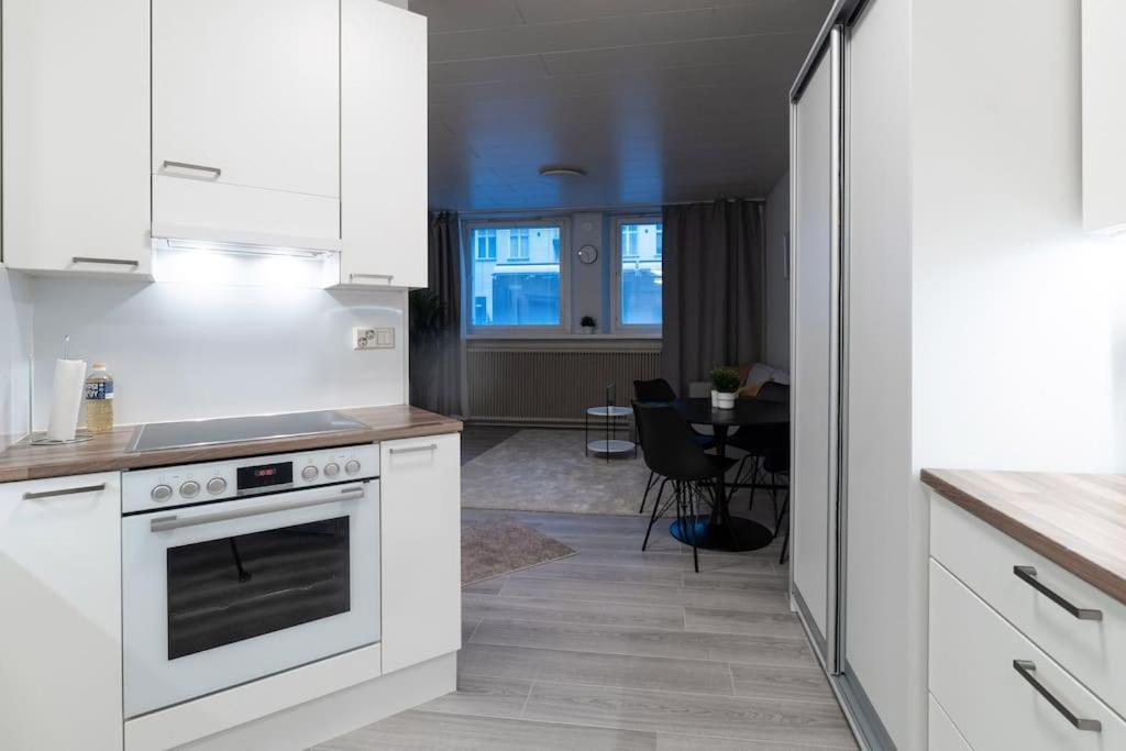 Cozy Roomy Studio Flat Next To Tram Stop @ Kallio Helsingfors Eksteriør bilde